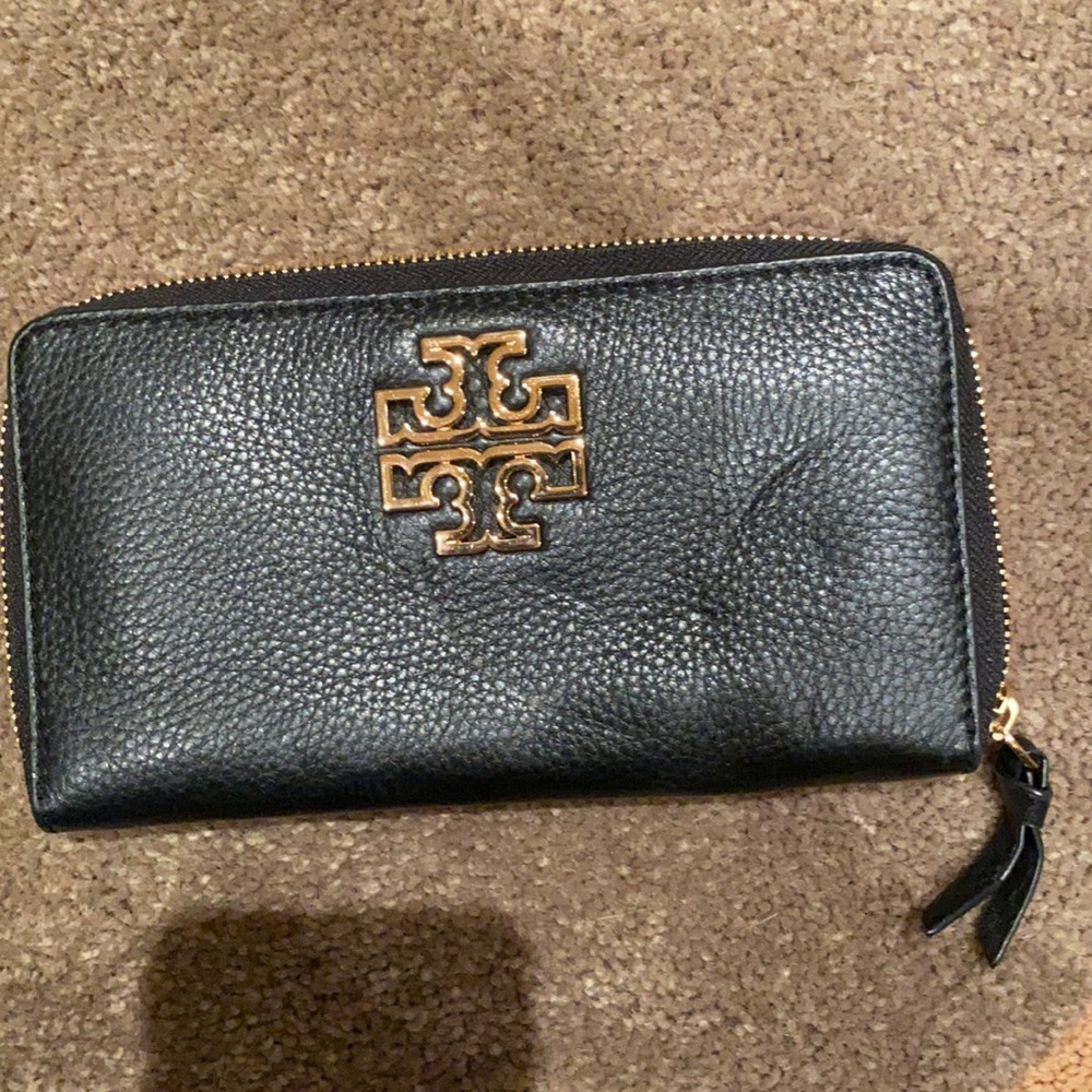 Black tory Burch wallet